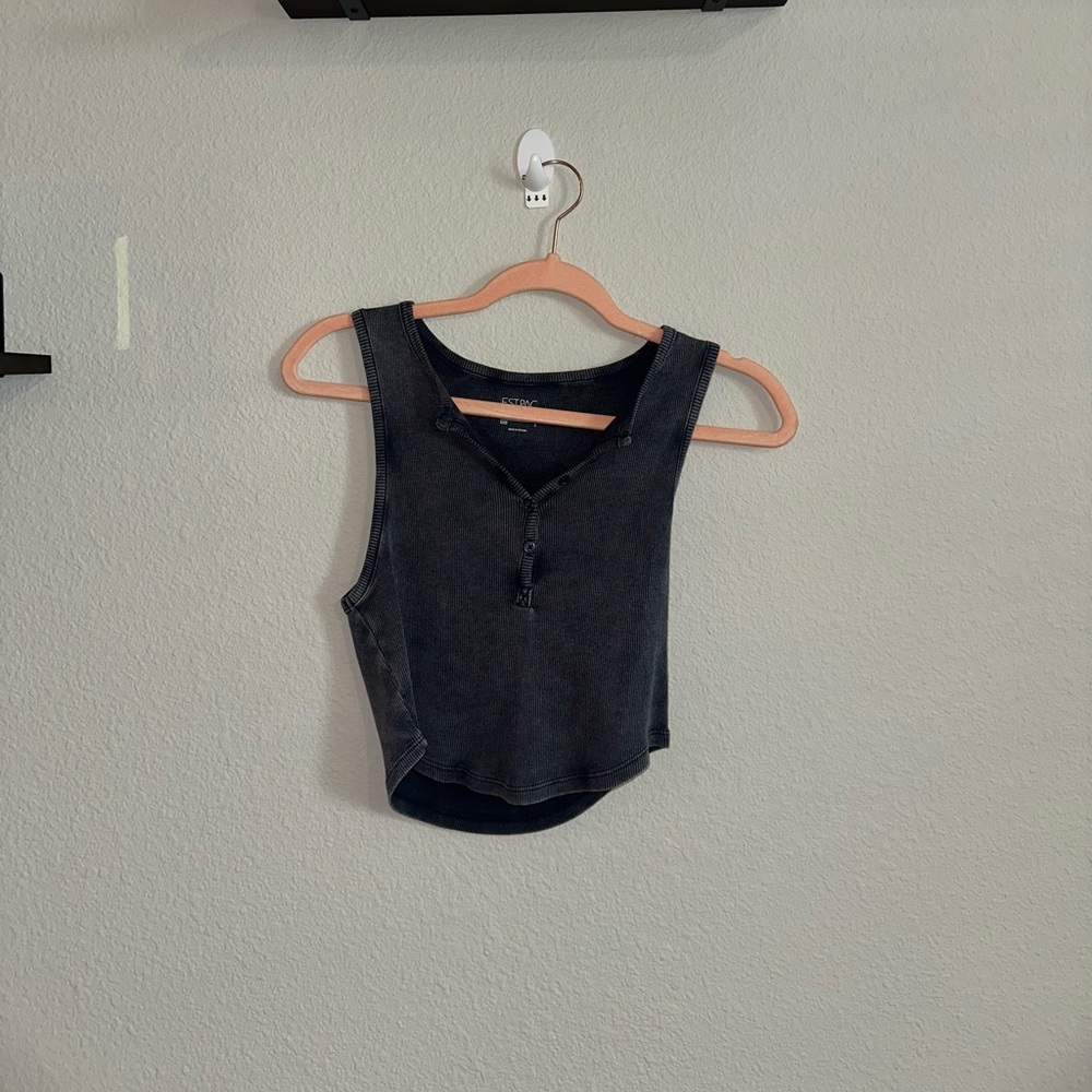 BLACK BUTTON DOWN TANK